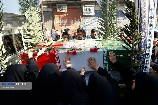 تشییع باشکوه پیکر ۸ شهید گمنام