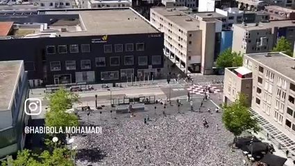 ۱۸۰۰۰ جفت کفش کوچک نماد کودکان غزه در هلند