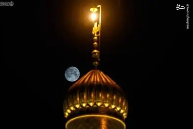 ماه کامل بر فراز گنبد مولا علی(ع)