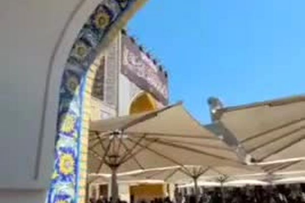 حرم امام رضا(ع) سیاه‌پوش امام عسکری(ع) شد