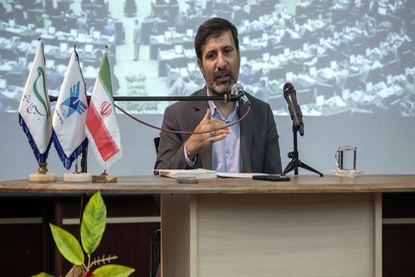 طحان نظیف: هدف ما مخالفت با قانون‌گذاری نیست، صیانت از قانون اساسی است