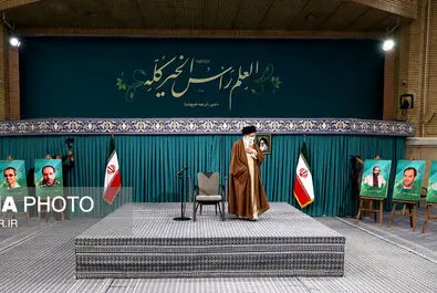رهبر انقلاب نخبگان