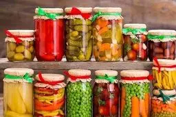 مصرف ترشی برای این افراد ممنوع است!