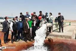 تصاویر خروج آب از چاه ژرف 2 کیلومتری