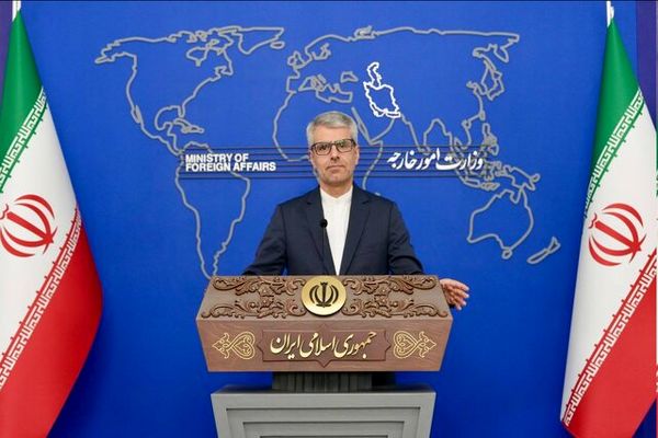 مهدیه اسفندیاری در فرانسه گروگان است