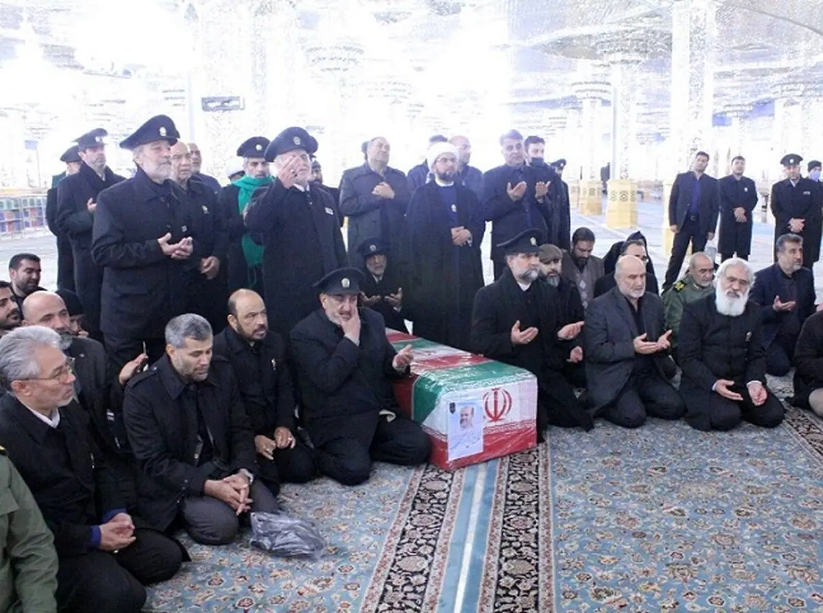 طواف پیکر مرحوم رستم قاسمی در حرم امام رضا(علیه‌السلام)