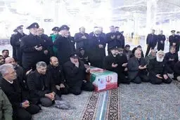 طواف پیکر مرحوم رستم قاسمی در حرم امام رضا(علیه‌السلام)