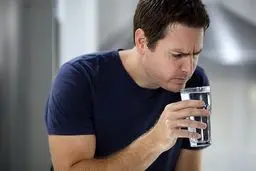 9 راهکار ساده برای از بین بردن بوی بد لیوان