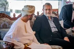 نامه مهم در دیدار علی لاریجانی با وزیر امور خارجه عمان + عکس