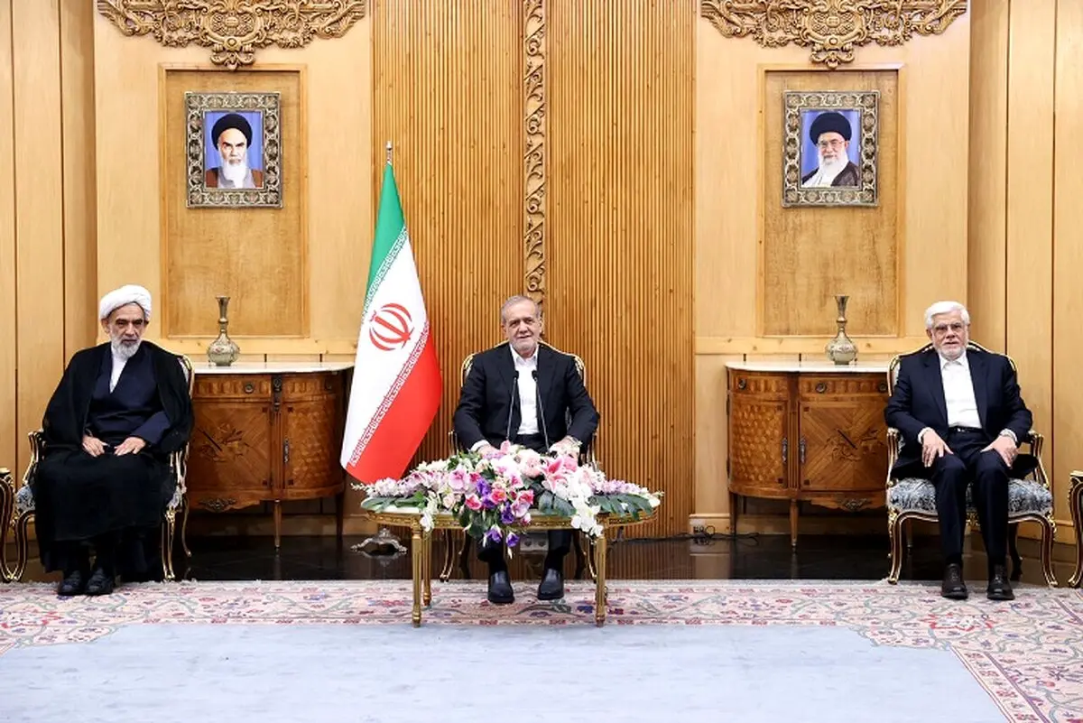 میکروفون باز کار دست پزشکیان داد: ما را به دیپلماسی وادار می کنند که بلد نیستیم /خیلی خراب نکردم که؟