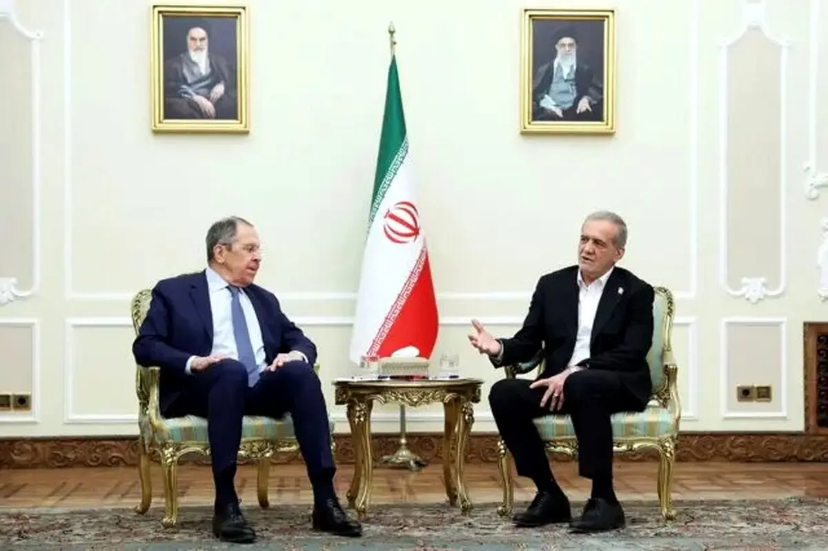 منبع دیپلمات: تهران به لاوروف تاکید کرد هرگز با ترامپ وارد مذاکره نمی‌شود