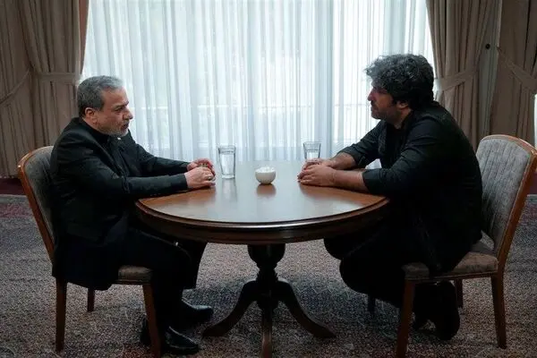 پاسخ تند جواد موگویی به منتقدان مصاحبه با عراقچی