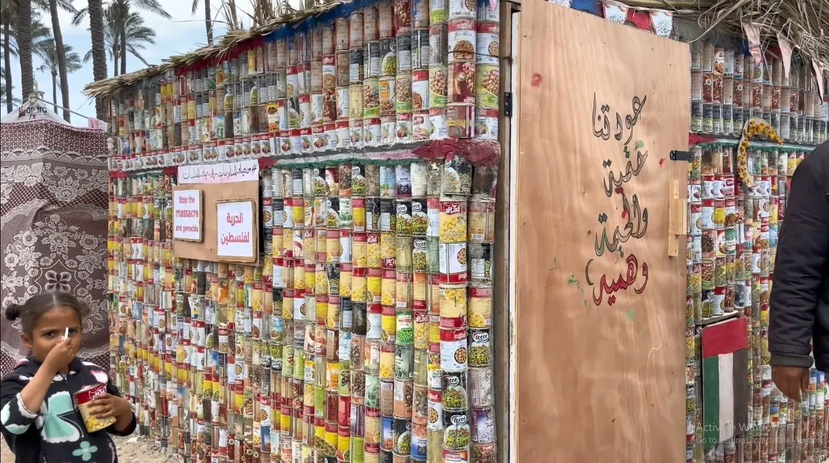 ساخت پناهگاه نمادین جوانان فلسطینی با قوطی های کنسرو