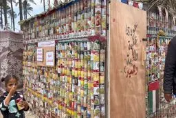 ساخت پناهگاه نمادین جوانان فلسطینی با قوطی های کنسرو