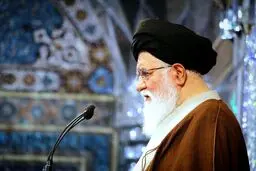امام راحل دین را به زندگی مردم بازگرداند