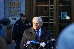 سناتور ضدایرانی آمریکا به ۱۱ سال حبس محکوم شد