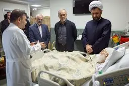 عیادت پزشکیان از حضرت آیت‌الله العظمی نوری همدانی + عکس
