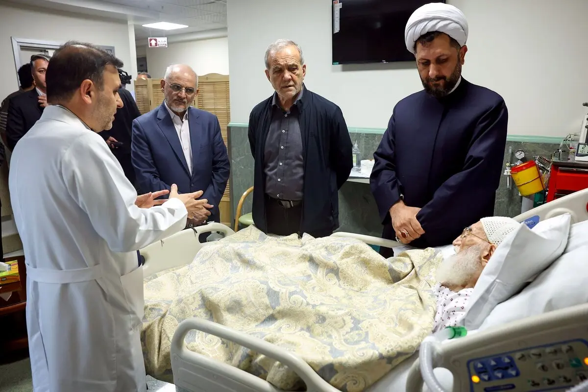 عیادت پزشکیان از حضرت آیت‌الله العظمی نوری همدانی + عکس