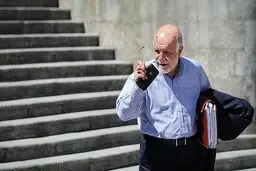 واکنش زنگنه به ممانعت تلویزیون از شرکت وی در شبکه افق + توئیت