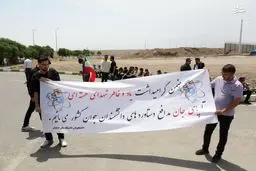 تصاویر تجمع دانشجویان در مقابل سایت هسته‌ای نطنز