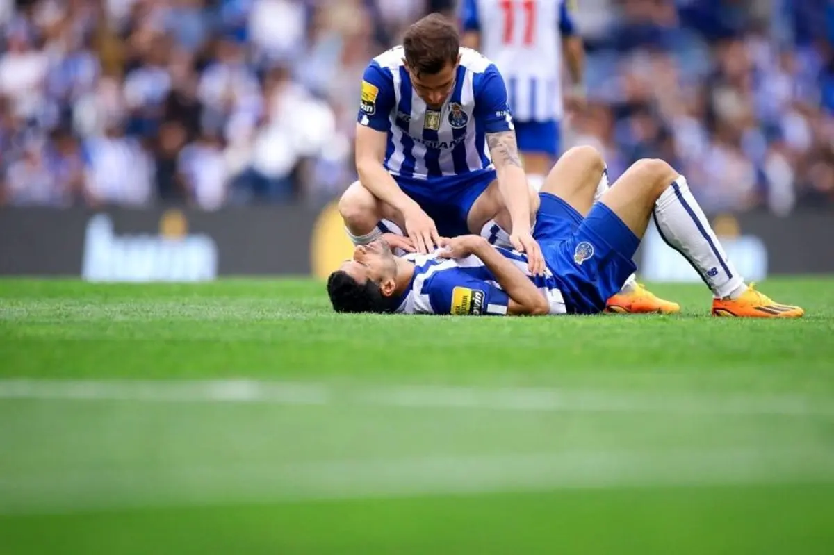 طارمی تاج داروین نو نیز را گرفت و عذرخواهی کرد