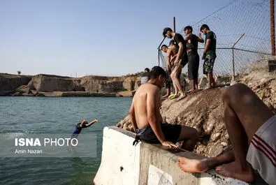 شنا در رودخانه