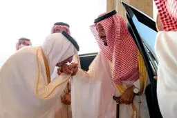 ببینید| پادشاه عربستان در مکه نماز عید فطر خواند