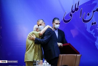 نشست روسای نمایندگی های سیاسی خارجی مقیم تهران با وزیر امور خارجه