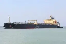 اولین عکس از کشتی تانکر۷۳ تنی توقیف شده در آب های ایران