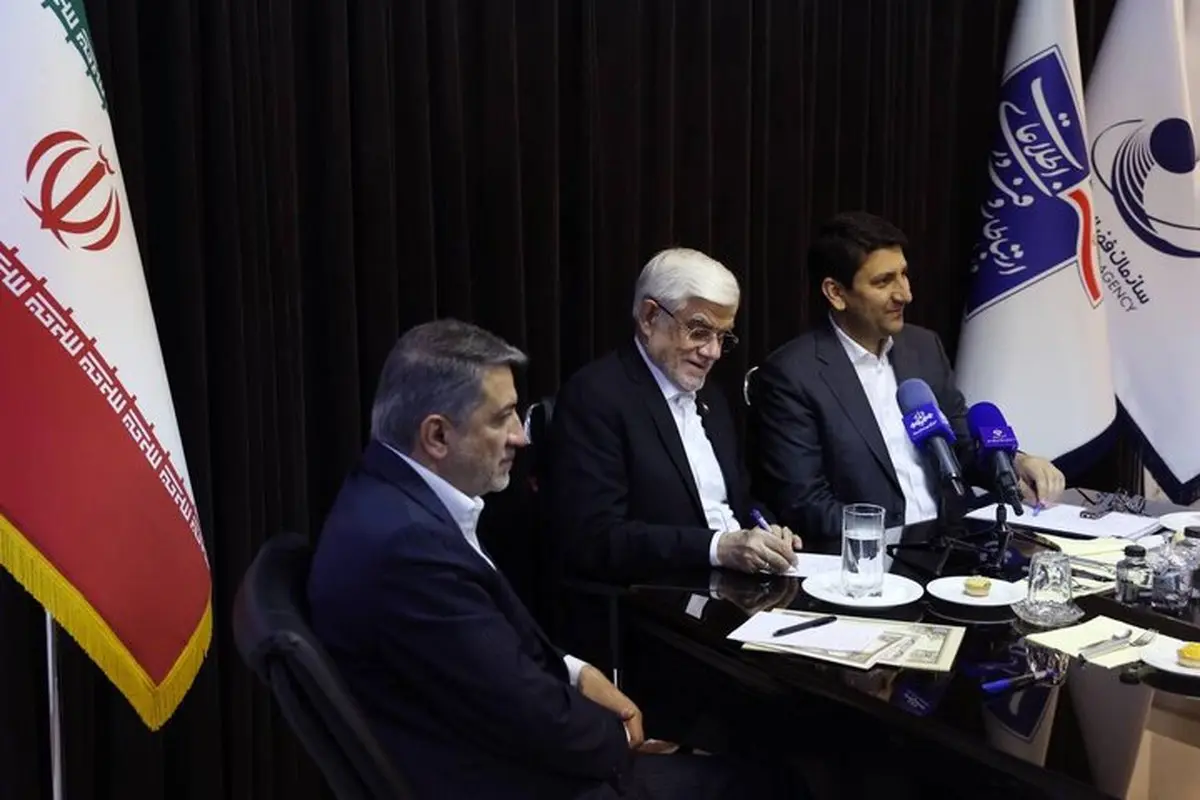 عارف: ایران صاحب تنگه هرمز است و به هیچ قیمت آن را از دست نمی‌دهد