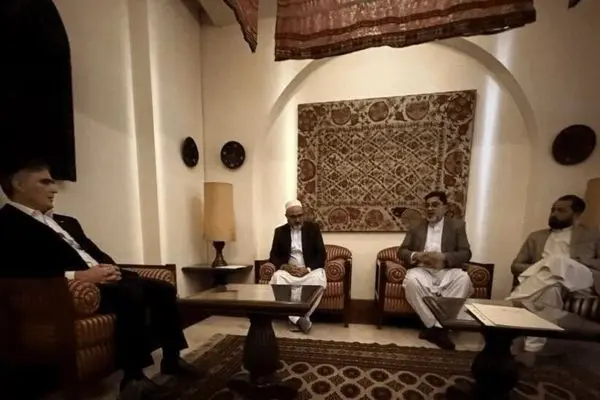 رئیس بانک مرکزی ایران در نشست پرحاشیه دیده شد+ عکس