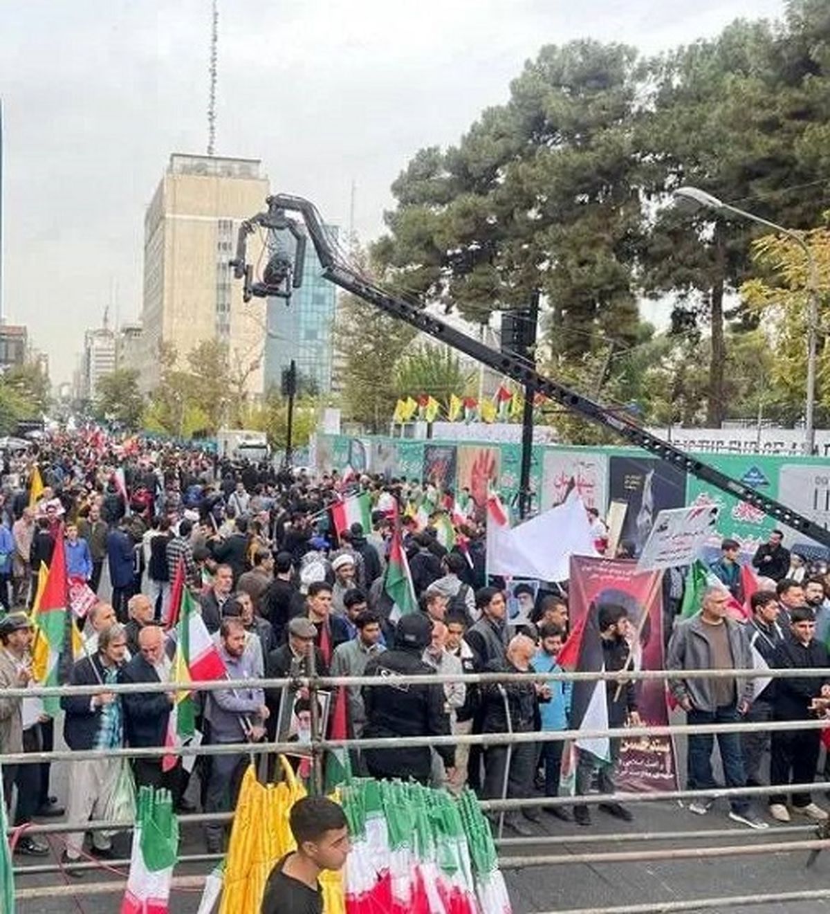 برگزاری مراسم گرامیداشت ۱۳ آبان در تهران و سراسر کشور | سردار سلامی: ما سرانجام دشمنان خود را شکست خواهیم داد