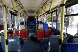 پذیرایی رایگان از بی خانمان ها در اتوبوس / پتو و ساندویچ می‌دهیم