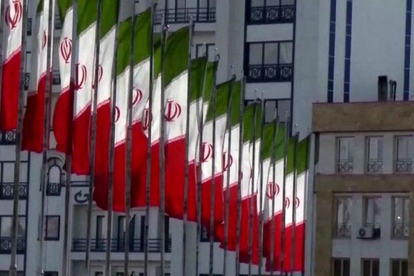 تهران به غرب هشدار داد: سراغ موشک و غنی‌سازی نروید