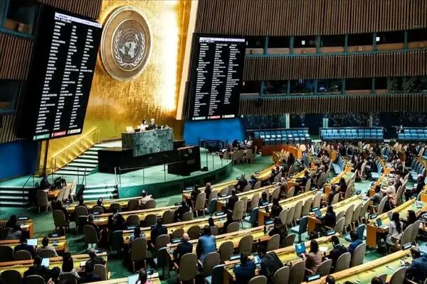 تصویر مرد میدان مقابل چشمان نتانیاهو هنگام سخنرانی
