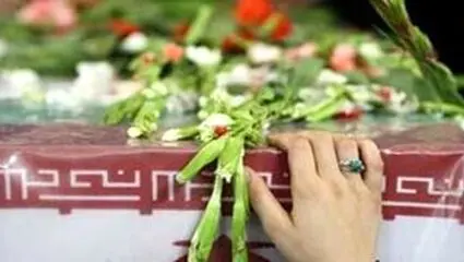 لحظه کشف پیکر دو شهید دفاع مقدس در جزیره مجنون
