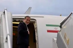 برای گفت‌وگوی غیر مستقیم با آمریکا؛ عراقچی وارد مسقط شد