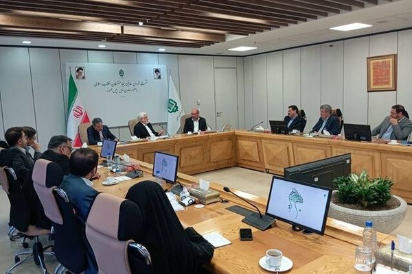 حمله عارف به مدیریت سنتی: اینجا دهه 60 نیست!