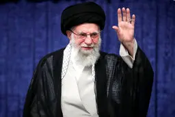 رهبر معظم انقلاب: هزینه تسلیم شدن به مراتب بیشتر از مقاومت کردن است