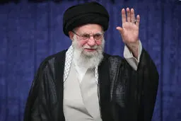 رهبر معظم انقلاب: هزینه تسلیم شدن به مراتب بیشتر از مقاومت کردن است