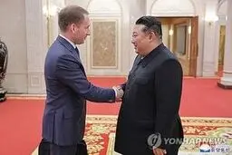 رهبر کره‌شمالی میزبان وزیر منابع طبیعی روسیه در پیونگ‌یانگ