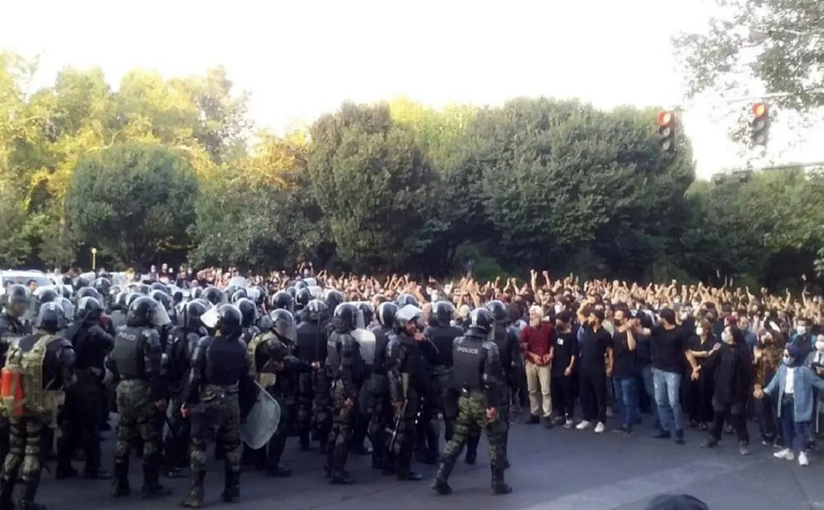 روزنامه اعتماد: جناح سیاسی حاکم گفتگو با معترضان را نمی‌پذیرد