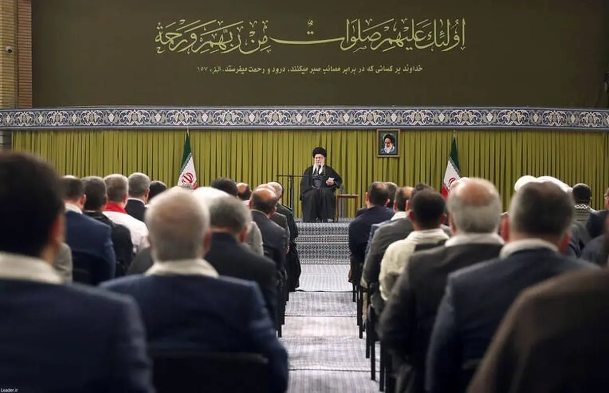 آیه معنادار نصب‌شده در محل دیدار امروز با رهبر انقلاب