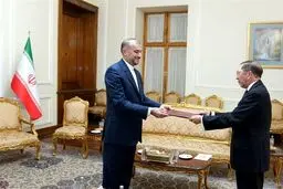 تقدیم استوارنامه سفرای آمریکای لاتین، آفریقا و آسیا به امیر عبداللهیان