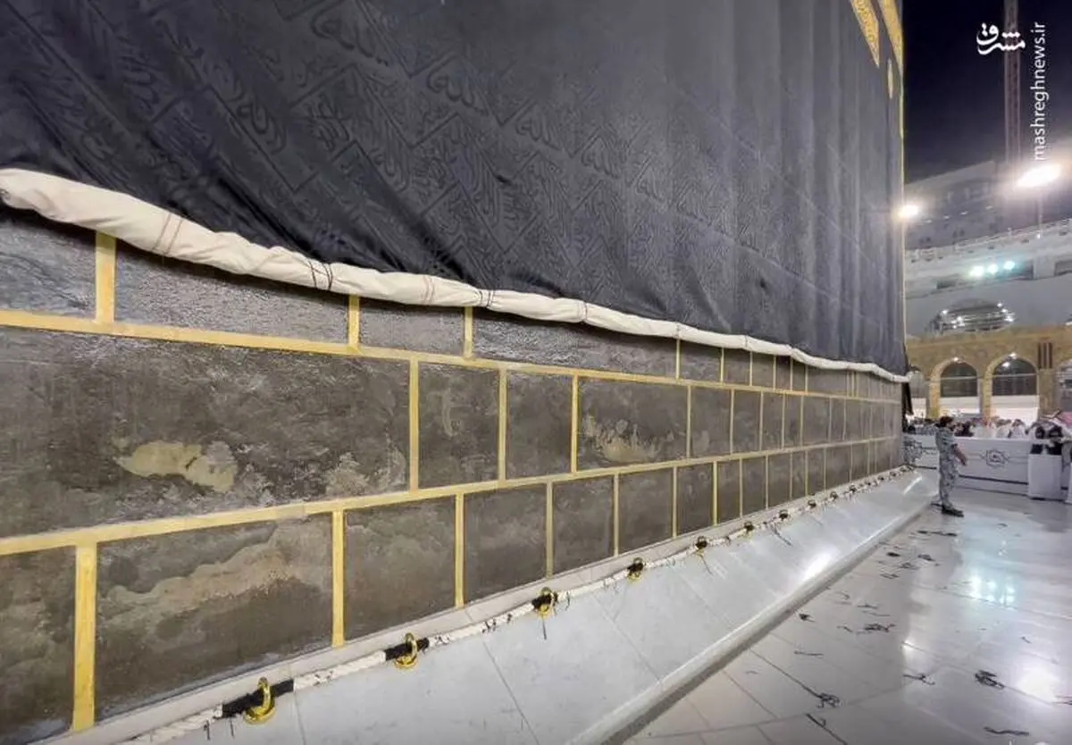 ریزش باران از ناودان طلای خانه خدا