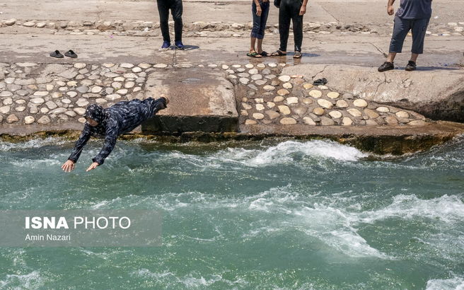 تصاویر شنا در رودخانه «دز»
