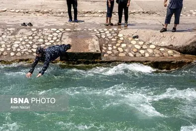 شنا در رودخانه