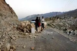 تماس مخبر با استاندار هرمزگان در خصوص وضعیت زلزله‌زدگان