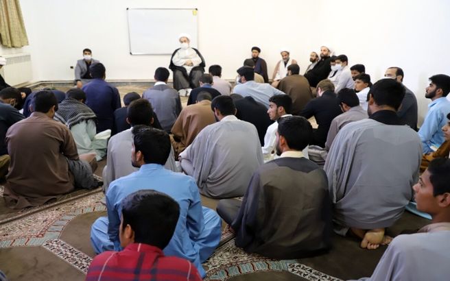 امام جمعه زاهدان: سرمایه‌گذاری بر روی طلاب انجام شود