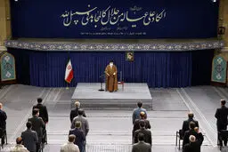 همه کمک کنند برنامه‌های اقتصادی دولت به نتیجه برسد 
